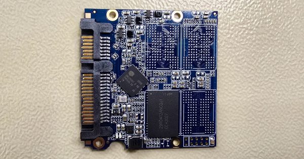 Otevřená PCB disku Patriot P210